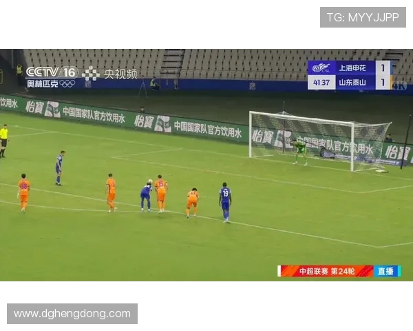 吴曦冷静点射建功申花凭借点球破门取得领先全场气氛瞬间点燃