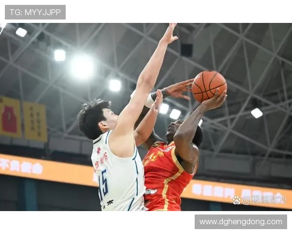 杨瀚森首胜爆发暴扣80秒送2帽 上场7分钟2分1板表现亮眼